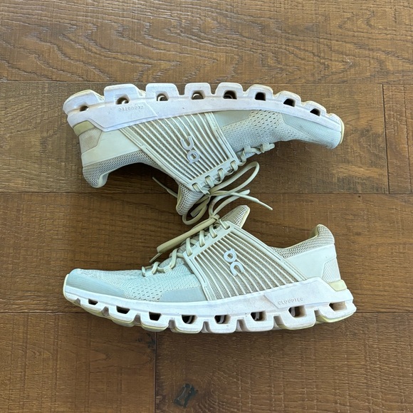 green on cloud tennis shoes - Picture 1 of 10